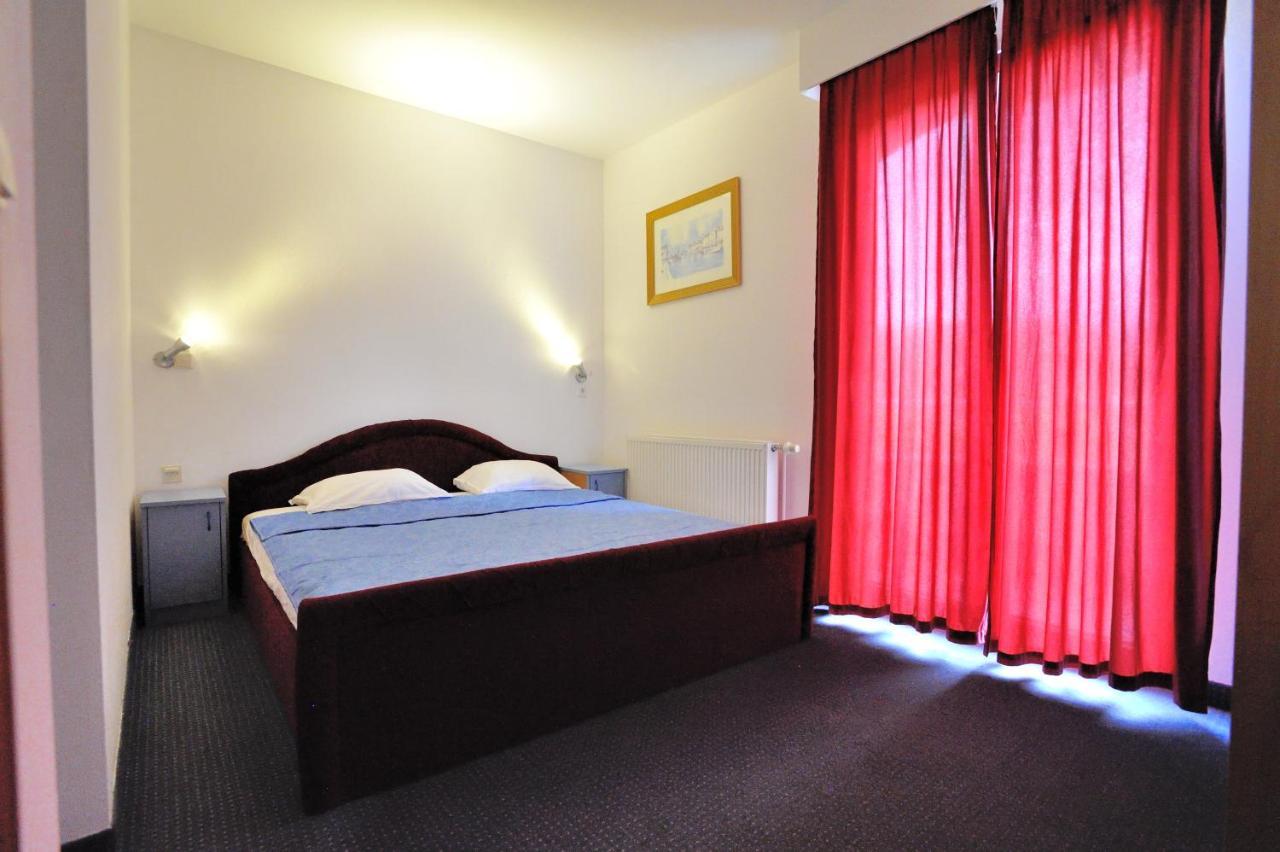 Hotel Lav Неум Екстер'єр фото