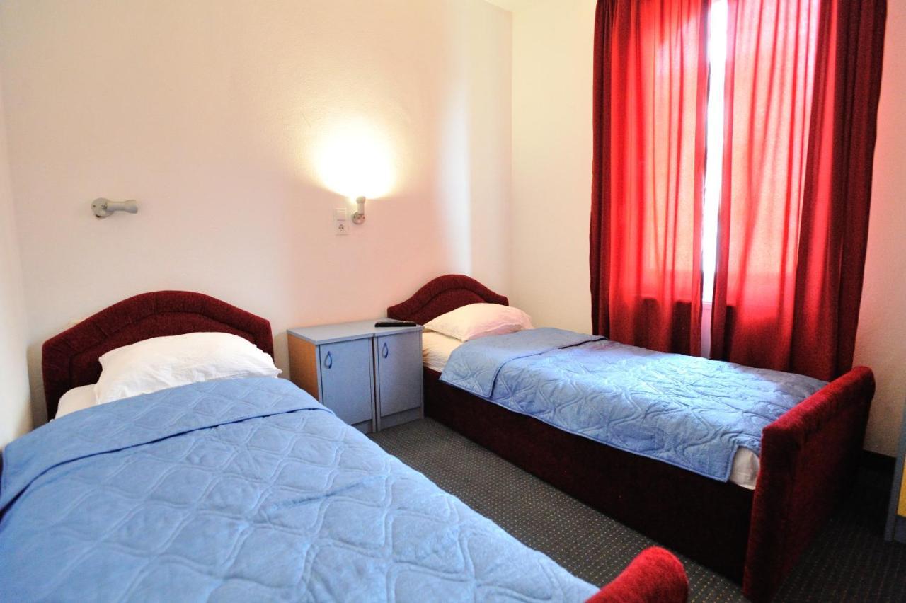 Hotel Lav Неум Екстер'єр фото